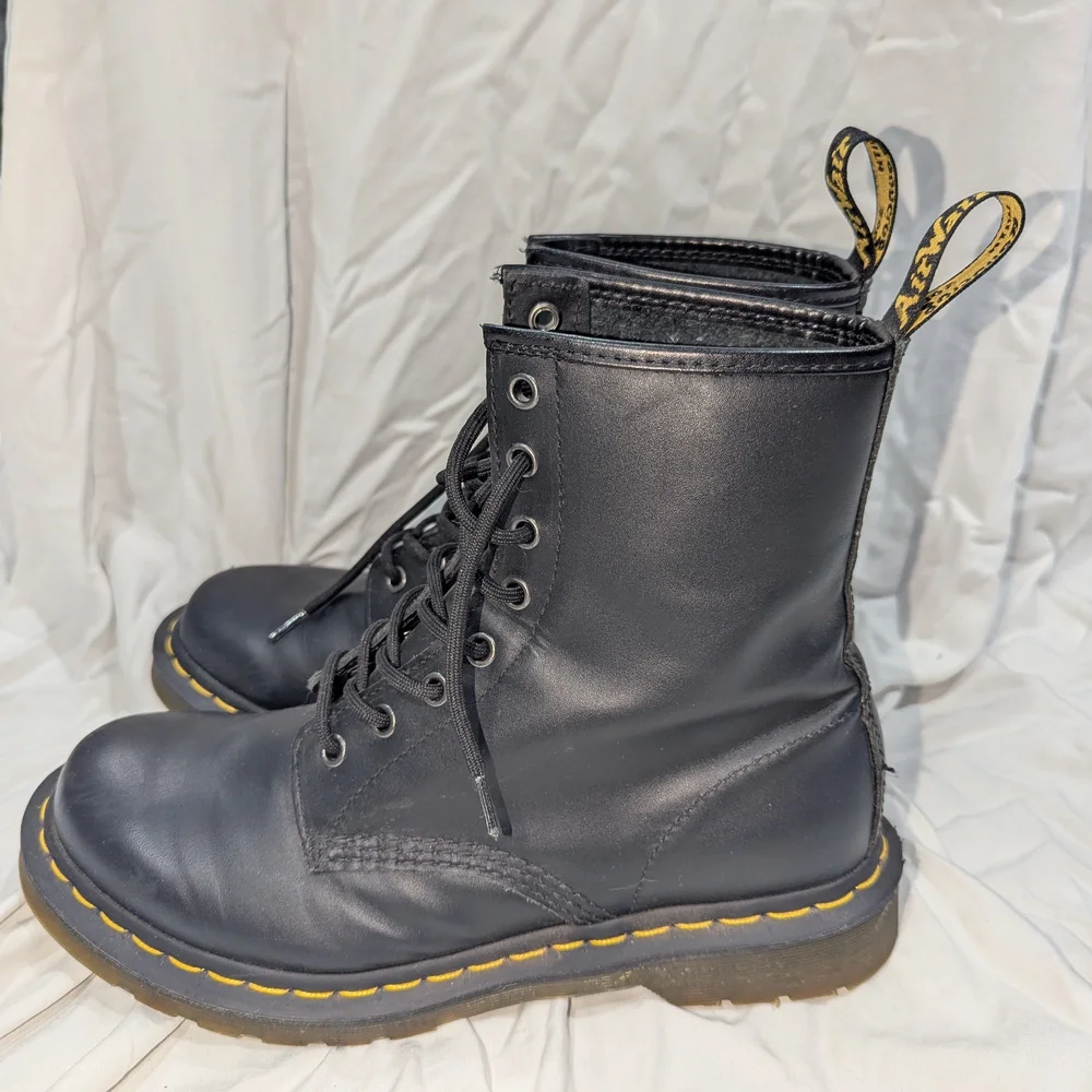 Dr. Martens 11821 Black Leather Lace-Up Boots - Picture 4 of 6